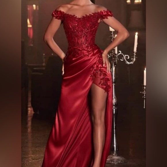 Ladivine by Cinderella Divine - Picture 1 of 5